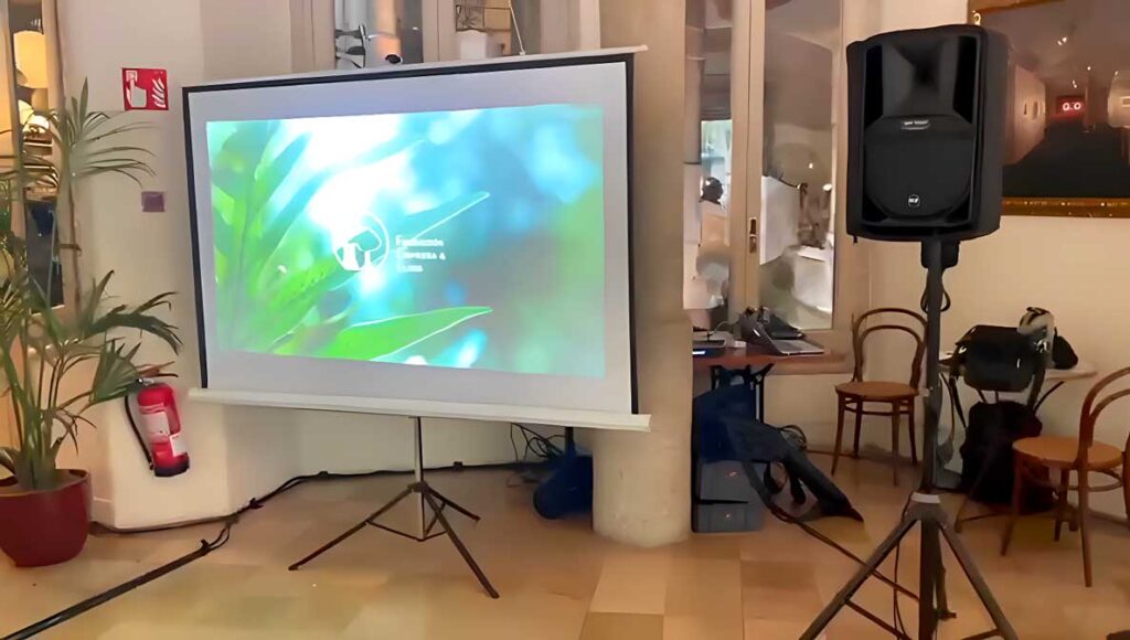 alquiler-de-pantallas-y-proyectores